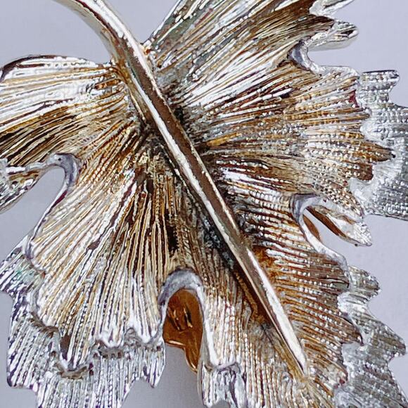 VTG Signed Sarah Coventry Mid Century Leaf Clip On Earrings Gold Silver Tone - Picture 10 of 12